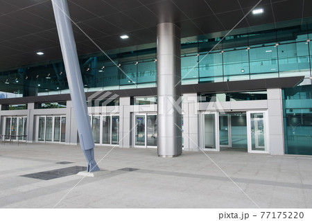 【タイ・バンコク】新ターミナル駅、バンスー中央駅の正面入り口 【タイ・バンコク】新ターミナル駅、バンスー中央駅の正面入り口 77175220