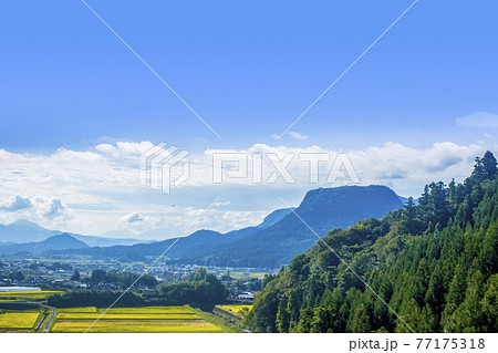 玖珠盆地と伐株山 77175318