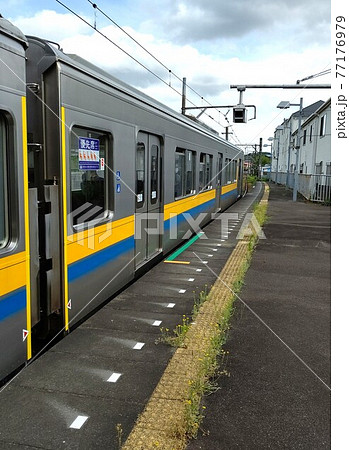 こどもの国線　横浜市緑区長津田駅－青葉区こどもの国駅間を走る　Y000系電車　子供の国駅単線ホーム 77176979