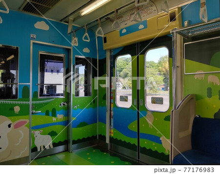 こどもの国線　横浜市緑区長津田駅－青葉区こどもの国駅間を走る　電車内 77176983