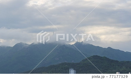 雲 霧 冠岳山 77177329