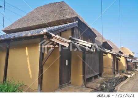 【肥前浜宿 (酒蔵通り 茅葺の町並み)】 佐賀県鹿島市浜町 77177673