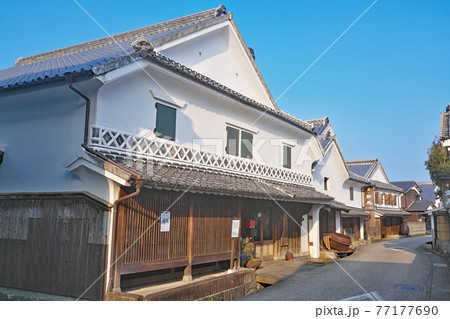 【肥前浜宿 (酒蔵通り 茅葺の町並み)】 佐賀県鹿島市浜町 77177690