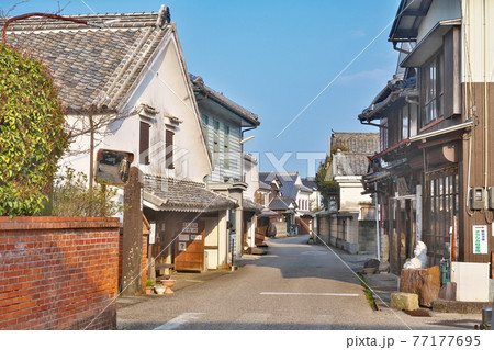 【肥前浜宿 (酒蔵通り 茅葺の町並み)】 佐賀県鹿島市浜町 77177695