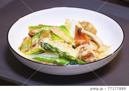 鶏肉とアスパラの塩炒め 77177889
