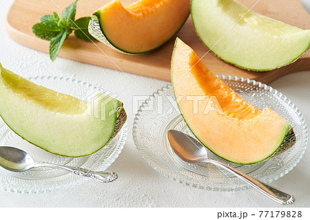 赤肉メロンと青肉メロン(アンデスとクインシー) 赤肉メロンと青肉メロン(アンデスとクインシー) 77179828