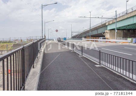 鳥飼大橋西側の歩道-淀川左岸-守口市側 鳥飼大橋西側の歩道-淀川左岸-守口市側 77181344