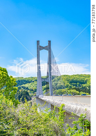 埼玉秩父の都市風景 秩父公園橋(秩父ハープ橋)のある風景 77183798