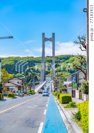 埼玉秩父の都市風景 秩父公園橋(秩父ハープ橋)のある風景 77183815
