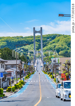 埼玉秩父の都市風景 秩父公園橋(秩父ハープ橋)のある風景 77183818