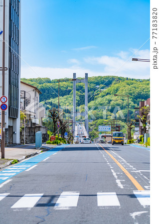 埼玉秩父の都市風景 秩父公園橋(秩父ハープ橋)のある風景 77183820
