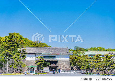 東京の都市風景 皇居外苑 江戸城 坂下門 東京の都市風景 皇居外苑 江戸城 坂下門 77186255