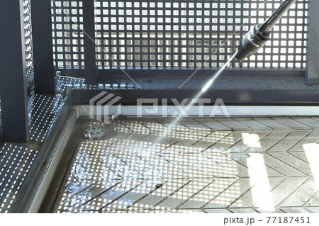 ベランダ清掃 77187451