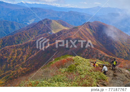 秋の谷川岳 天狗の留り場付近から南東側(天神峠,天神平など)を見る 秋の谷川岳 天狗の留り場付近から南東側(天神峠,天神平など)を見る 77187767