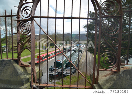 イギリス ポントカサルテ水道橋 77189195