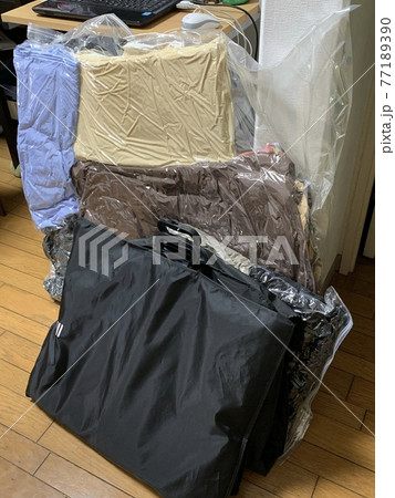 引越しの為の荷造り。 77189390