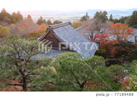 夕暮れの百済寺～天下遠望台から見た紅葉～ 77189488