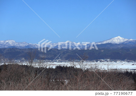 大館能代空港周辺ふれあい緑地から望む白神山地 77190677