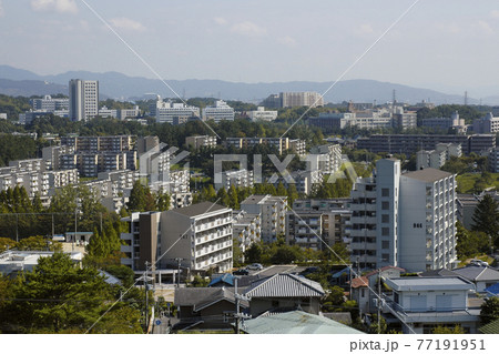 千里中央公園の展望台から千里ニュータウン古江台・藤白台(大阪府吹田市)方面を望む 千里中央公園の展望台から千里ニュータウン古江台・藤白台(大阪府吹田市)方面を望む 77191951