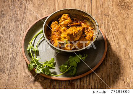 チキンカレー　Asian style very spicy chicken curry  77195306