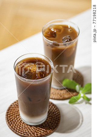アイスカフェラテ　アイスコーヒー 77198218
