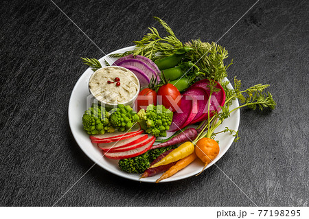 バーニャカウダ　イタリアのグルメ　Bagna cauda Italian gourmet 77198295