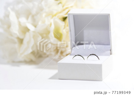 指輪と花束 77199349