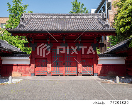 閉まっている東京大学赤門 77201326