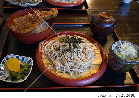 秩父長瀞で食べた蕎麦とわらじかつ 77202499