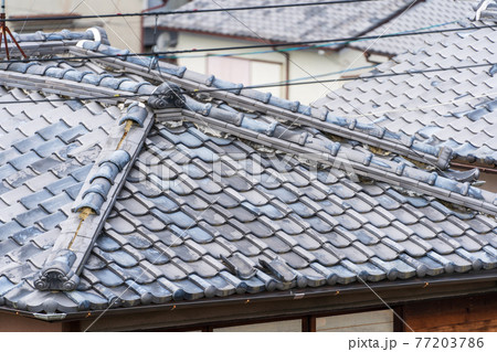 和瓦 ずれた瓦 雨漏りの原因 和瓦 ずれた瓦 雨漏りの原因 77203786