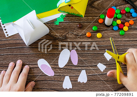 Instruction, step 8. Making the Paper box for packing sweets with Easter bunny and Easter chick.  Handmade. Project of children's creativity, handicrafts, crafts for kids. 77209891