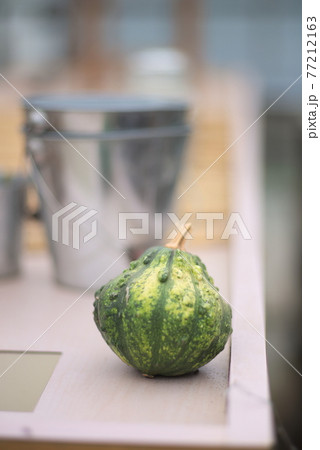 飾り用のかぼちゃ 77212163