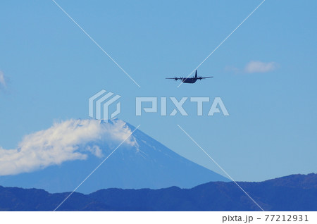 富士山とC-130ハーキュリーズ 77212931
