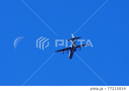 月とC-130ハーキュリーズ 月とC-130ハーキュリーズ 77213014