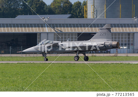 スウェーデン空軍サーブJAS39Cグリペン着陸 スウェーデン空軍サーブJAS39Cグリペン着陸 77213565
