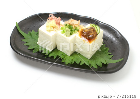 冷や奴、薬味たっぷりな一口サイズ三種盛り 77215119