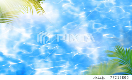 きらきら輝く水面とヤシの葉 - 複数のバリエーションがあります きらきら輝く水面とヤシの葉 - 複数のバリエーションがあります 77215896