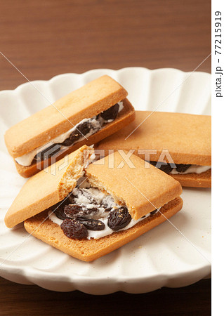 レーズンサンドクッキー 77215919