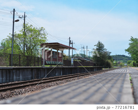 真岡鉄道 田植え時期 市塙駅ホーム 真岡鉄道 田植え時期 市塙駅ホーム 77216781