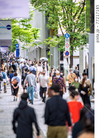 日本の東京都市景観 GWの東京・表参道ヒルズ前。3度目の宣言下だが多くの人出=5月2日 日本の東京都市景観 GWの東京・表参道ヒルズ前。3度目の宣言下だが多くの人出=5月2日 77217185
