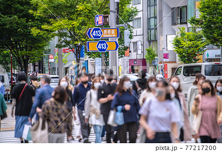 日本の東京都市景観 GWの東京・「表参道」交差点。3度目の宣言下だが多くの人出=5月2日 日本の東京都市景観 GWの東京・「表参道」交差点。3度目の宣言下だが多くの人出=5月2日 77217200