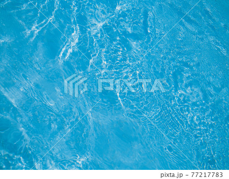 プールの水面 プールの水面 77217783