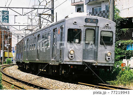 蒲田へ向けて快走する東急池上線7700系 77219943