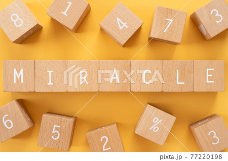 奇跡、ミラクル|「MIRACLE」と書かれた積み木 奇跡、ミラクル|「MIRACLE」と書かれた積み木 77220198