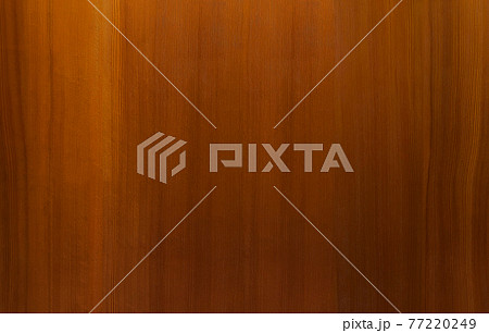 繊細な焦茶色の縦木目の横長の背景画像 77220249