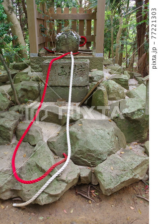 淡路島・おのころ島神社の鶺鴒石(兵庫県南あわじ市) 淡路島・おのころ島神社の鶺鴒石(兵庫県南あわじ市) 77221303
