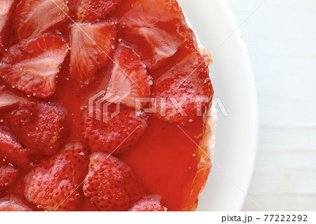 ゴロゴロいちごのゼリーと二層の手作りレアチーズケーキ ゴロゴロいちごのゼリーと二層の手作りレアチーズケーキ 77222292