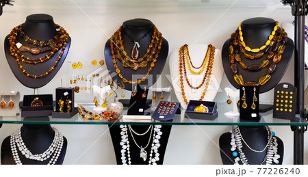Amber necklaces, earrings and pendants 77226240