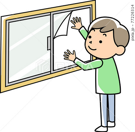 窓に飛散防止シートを付ける男性 窓に飛散防止シートを付ける男性 77226314