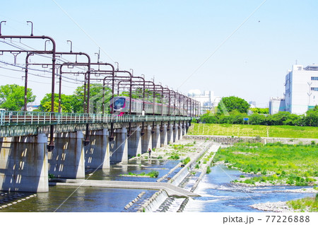 多摩川橋梁を通過する京王線5000系 77226888